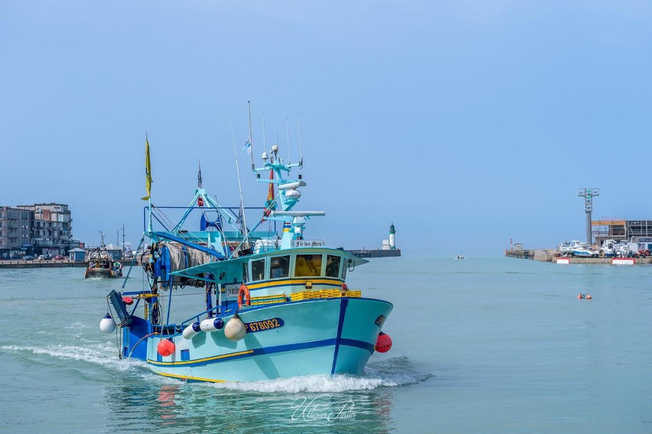 Idealement Situe "Le Studio" Les Locations Isahora Sont Aussi A 2 Pas Du Chateau D'Eu, Des Falaises Du Treport, De Mers Les Bains Et Aux Portes De La Baie De Somme Eu (센마리팀) 외부 사진