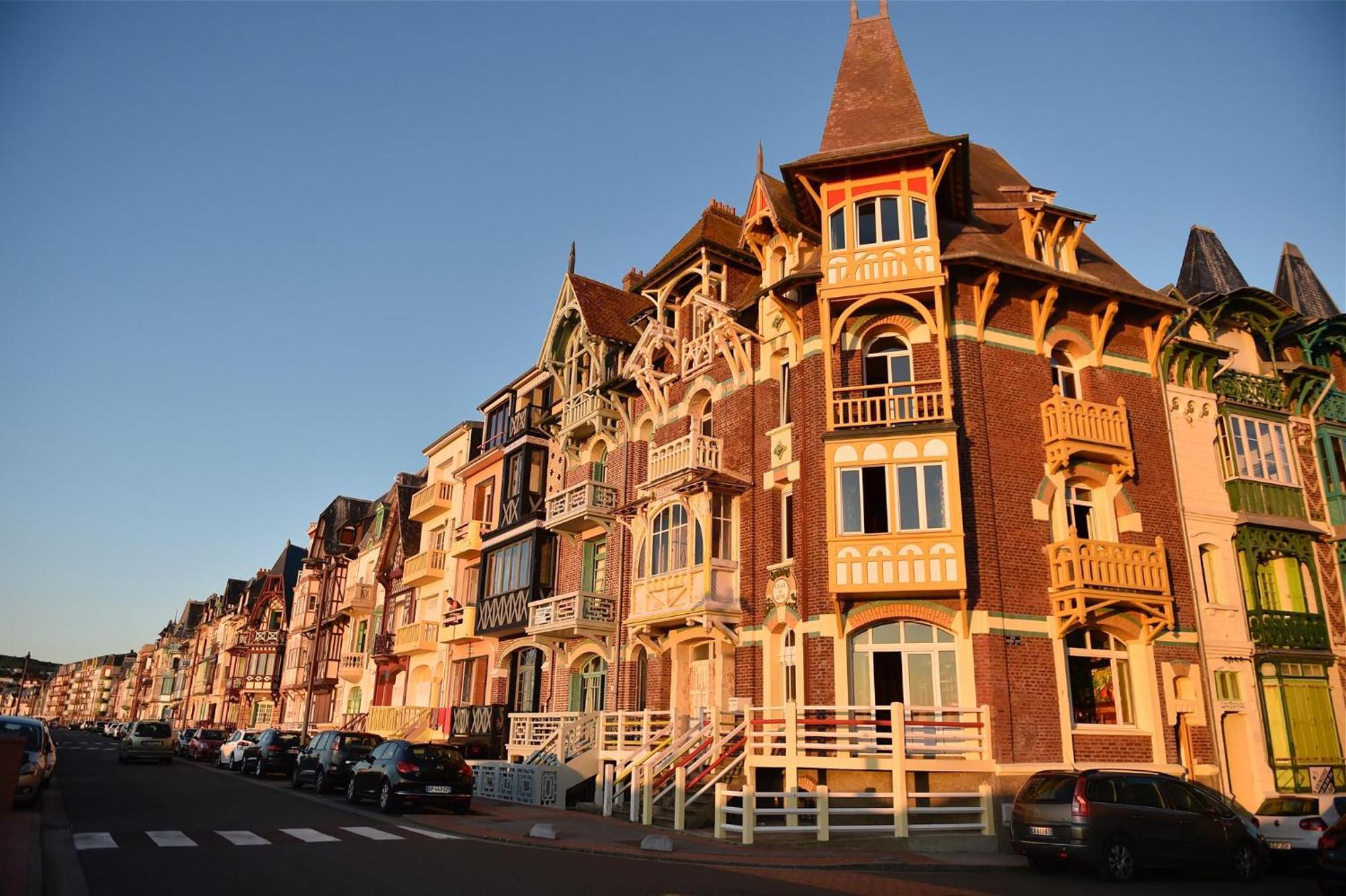 Idealement Situe "Le Studio" Les Locations Isahora Sont Aussi A 2 Pas Du Chateau D'Eu, Des Falaises Du Treport, De Mers Les Bains Et Aux Portes De La Baie De Somme Eu (센마리팀) 외부 사진