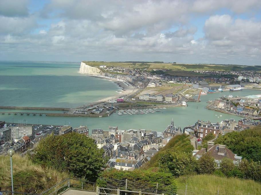 Idealement Situe "Le Studio" Les Locations Isahora Sont Aussi A 2 Pas Du Chateau D'Eu, Des Falaises Du Treport, De Mers Les Bains Et Aux Portes De La Baie De Somme Eu (센마리팀) 외부 사진