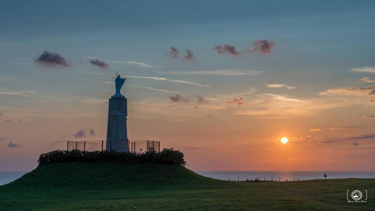 Idealement Situe "Le Studio" Les Locations Isahora Sont Aussi A 2 Pas Du Chateau D'Eu, Des Falaises Du Treport, De Mers Les Bains Et Aux Portes De La Baie De Somme Eu (센마리팀) 외부 사진