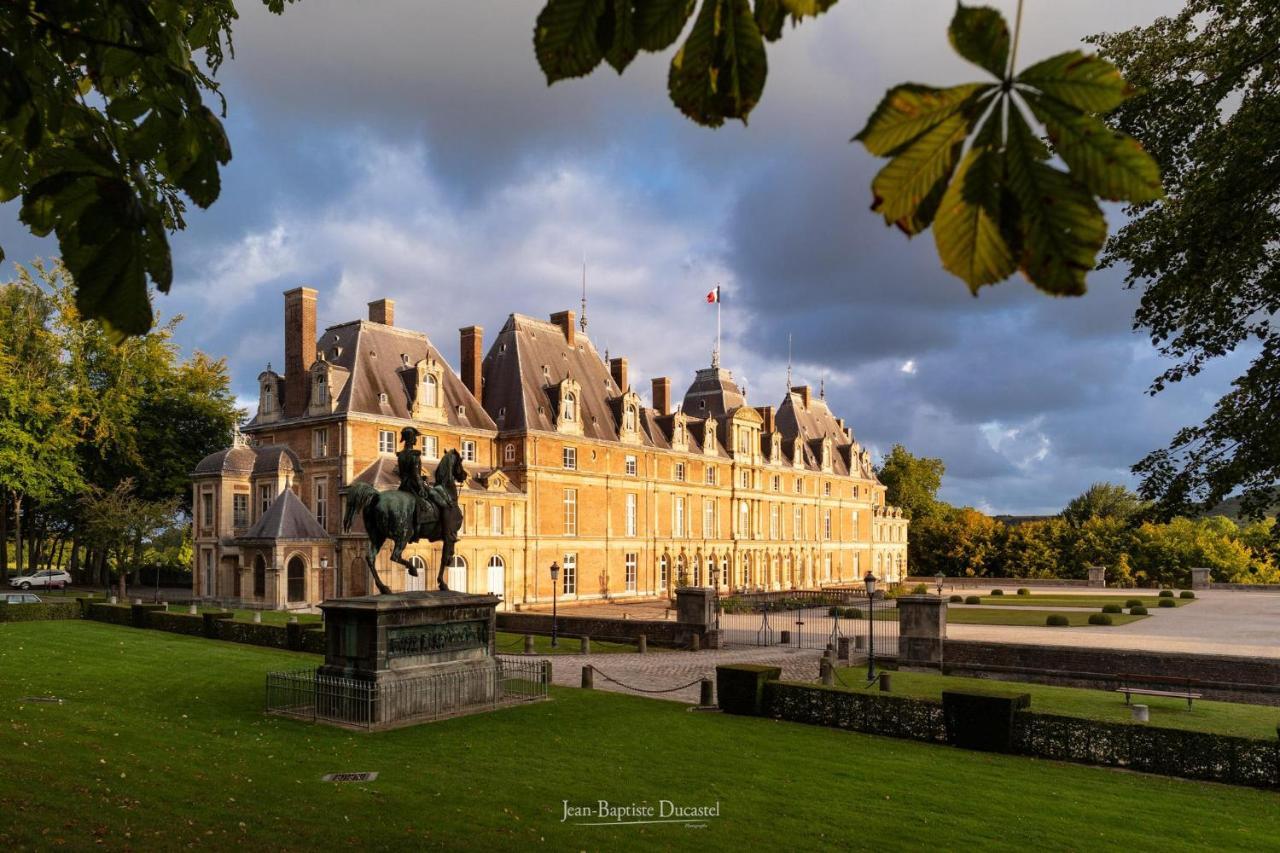 Idealement Situe "Le Studio" Les Locations Isahora Sont Aussi A 2 Pas Du Chateau D'Eu, Des Falaises Du Treport, De Mers Les Bains Et Aux Portes De La Baie De Somme Eu (센마리팀) 외부 사진